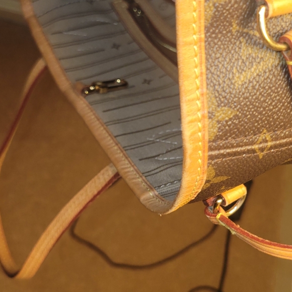 Louis Vuitton Neverfull PM - Picture 15 of 16